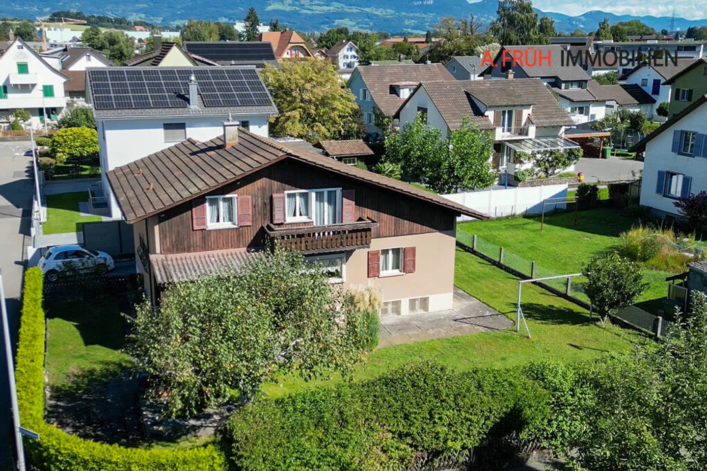 Solid two-family house in a quiet, preferred residential area - Photo 10 of 10