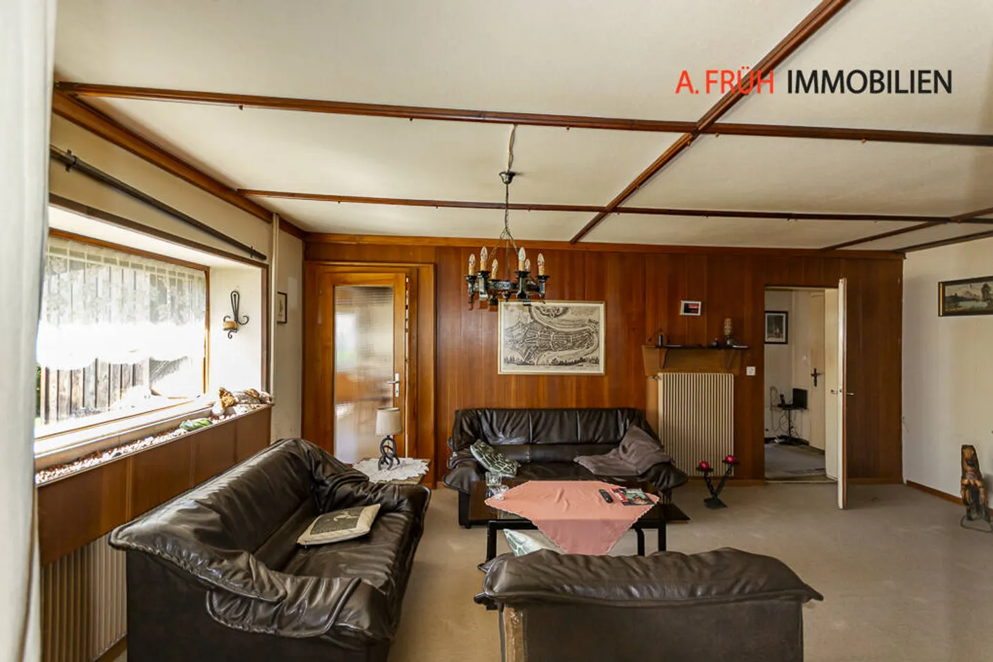Solid two-family house in a quiet, preferred residential area - Photo 4 of 10