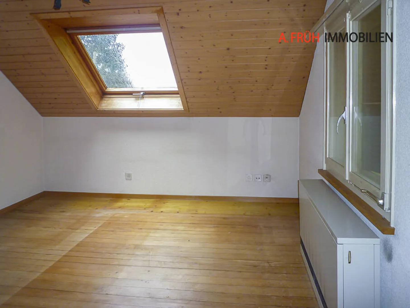 Two-family house with potential for comprehensive renovation - Photo 2 of 7