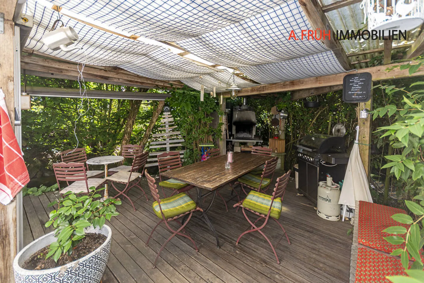 Historical Maisonette with Idyllic Garden and Charm - Photo 12 of 13