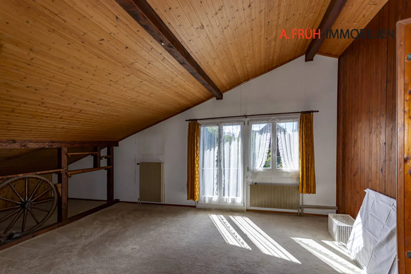 Solid two-family house in a quiet, preferred residential area - Photo 7 of 10