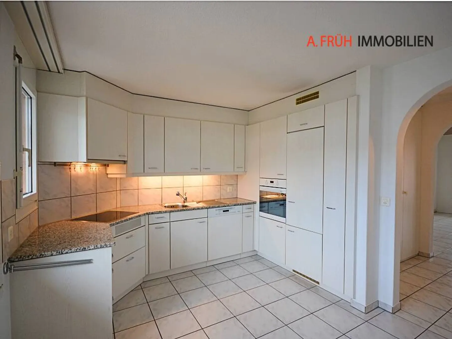 Charming 4.5-room maisonette attic with fireplace and balcony overlooking greenery - Photo 5 of 13
