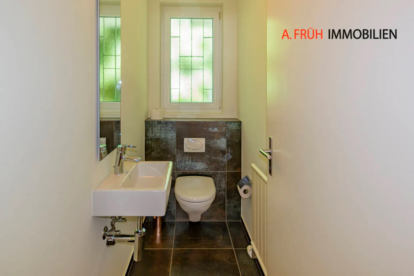 Exclusive 9-room maisonette apartment with large studio - Photo 7 of 13