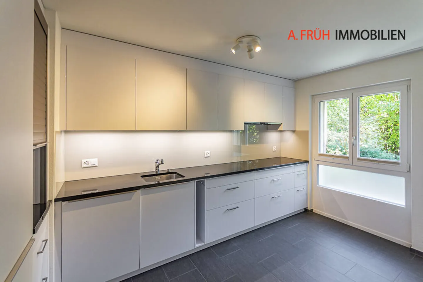 Maisonette angolare con giardino privato e tanto spazio per i sogni abitativi - Foto 2 di 10