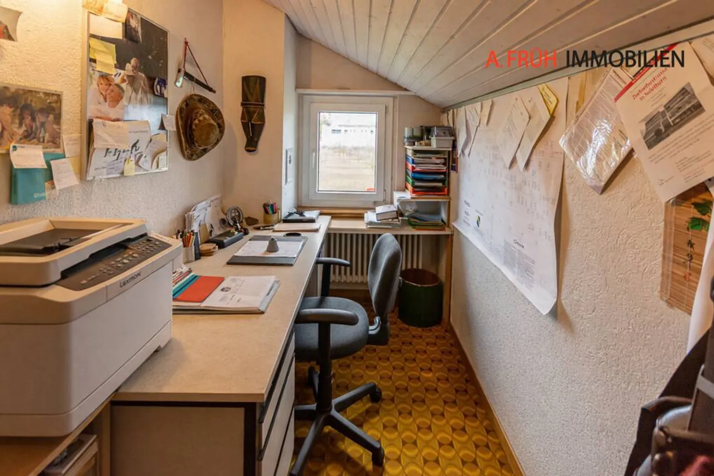 Charming Single-Family Home with Conservatory and Sunny Garden Area - Photo 9 of 11