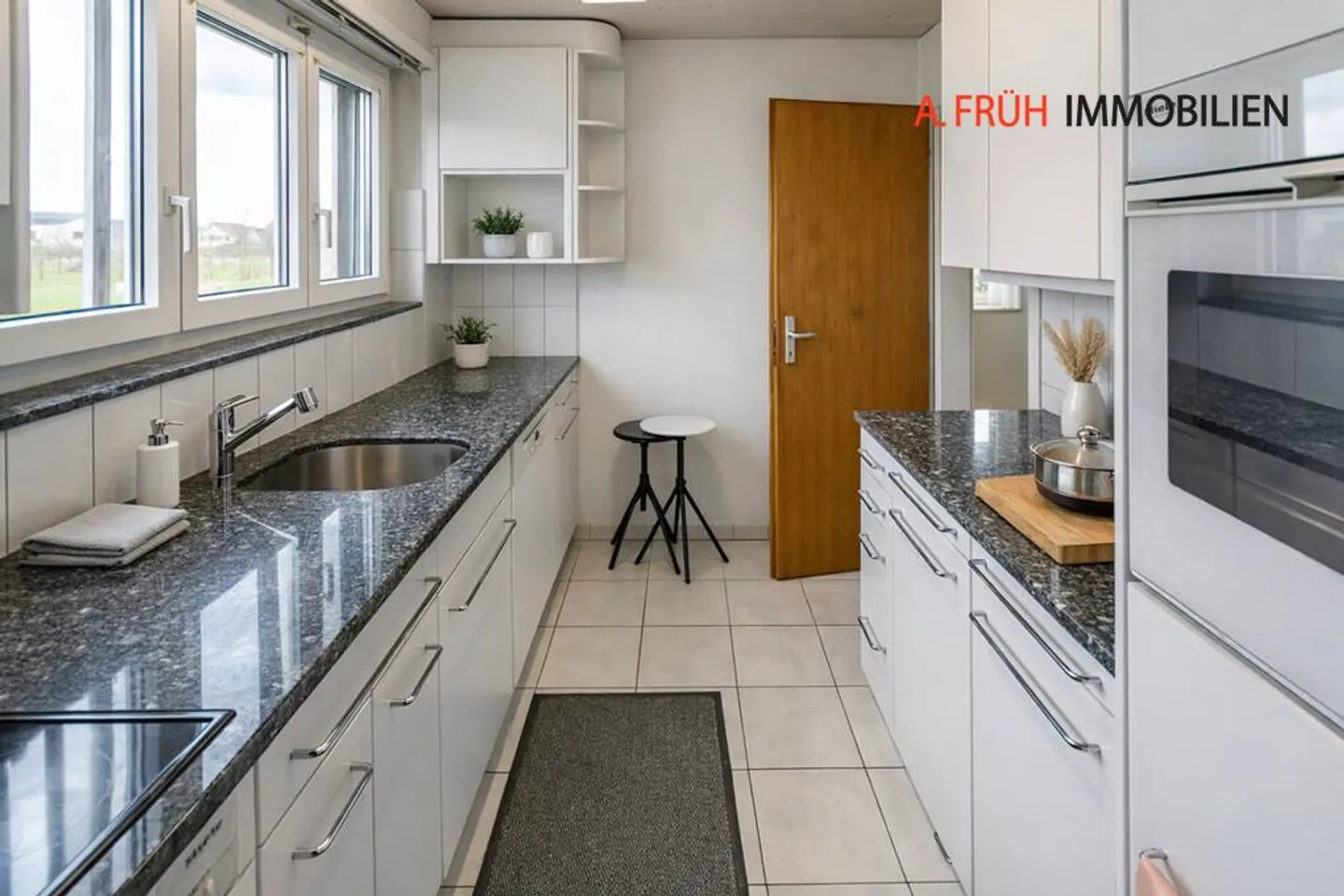 Charming Single-Family Home with Conservatory and Sunny Garden Area - Photo 3 of 11