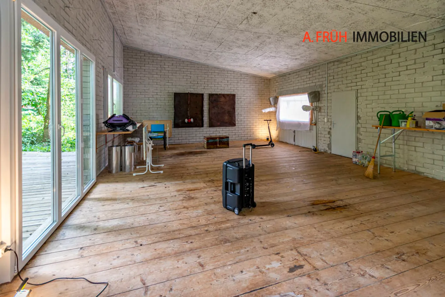 Exclusive 9-room maisonette apartment with large studio - Photo 8 of 13