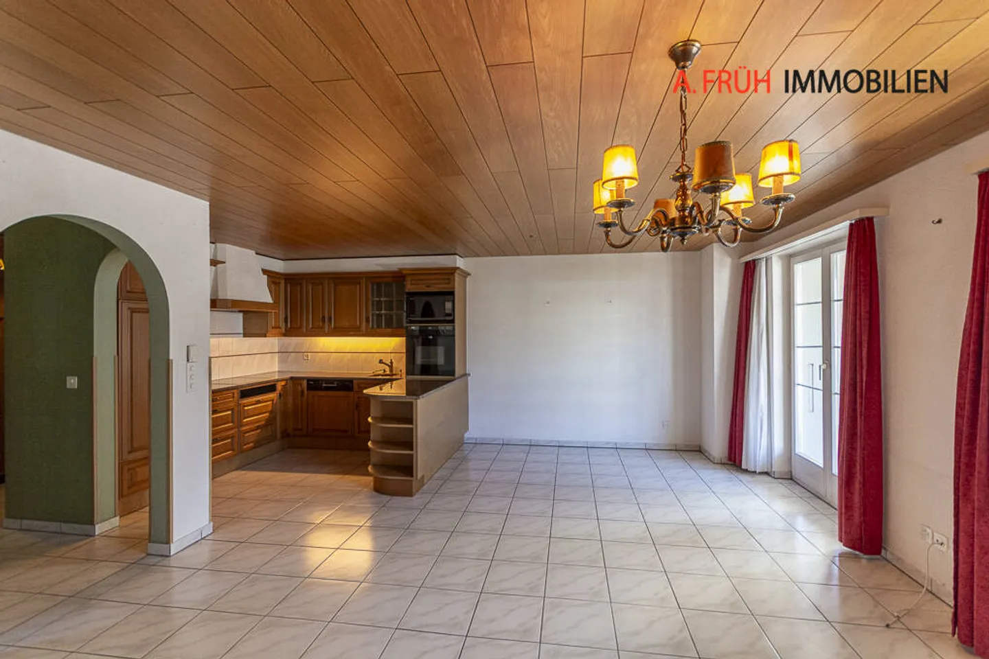 Vivre au centre avec ascenseur et cheminée - Appartement avec caractère - Photo 2 sur 9