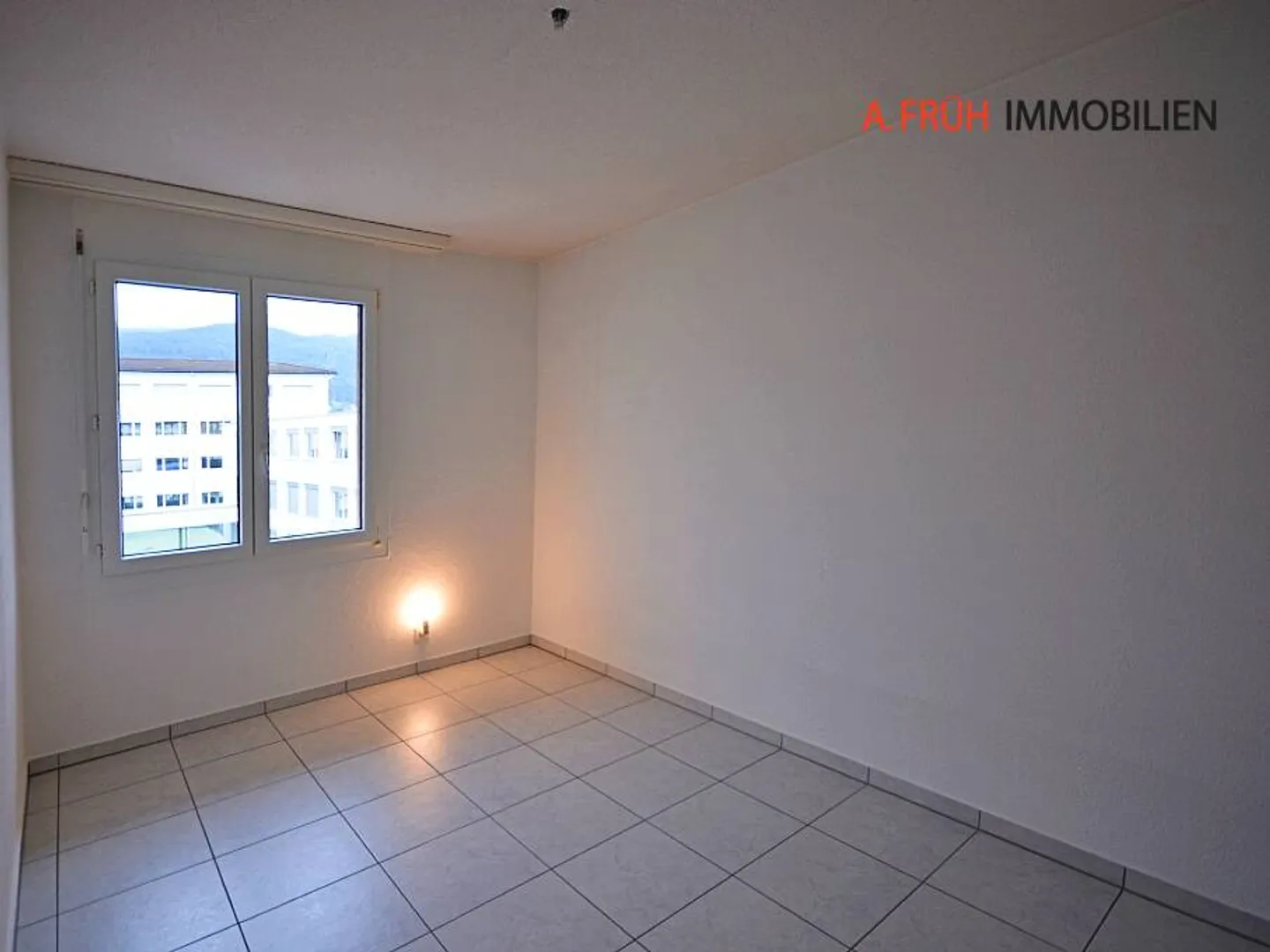 Charming 4.5-room maisonette attic with fireplace and balcony overlooking greenery - Photo 7 of 13