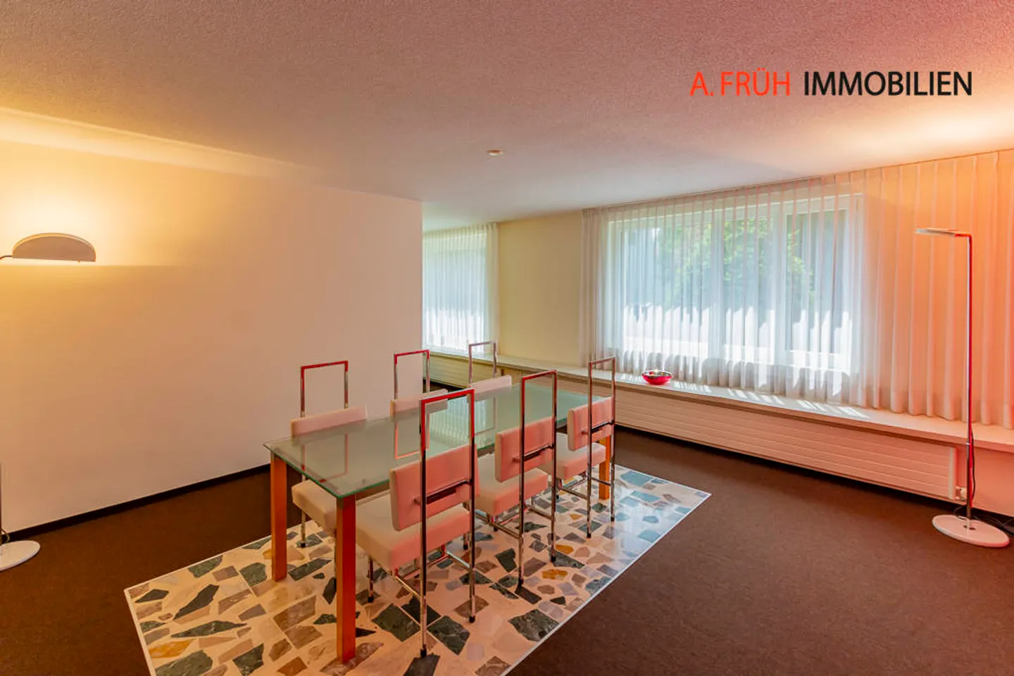 Exclusive 9-room maisonette apartment with large studio - Photo 3 of 13