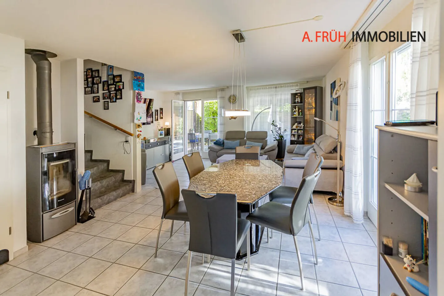 Incantevole casa a schiera con giardino idilliaco e molto comfort abitativo - Foto 3 di 13