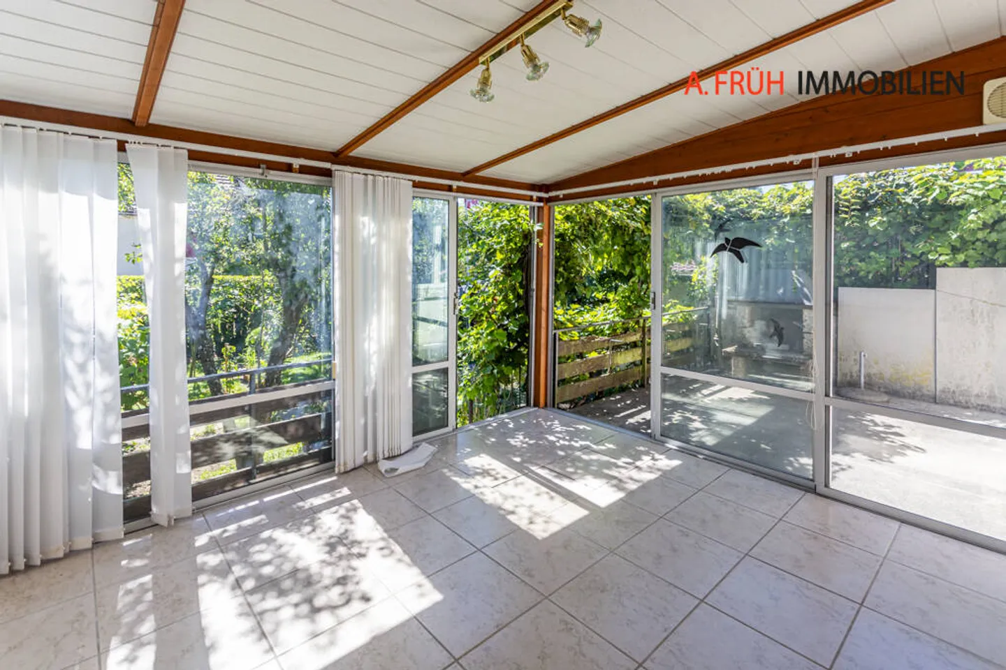 Charming Duplex with Winter Garden - Photo 4 of 11