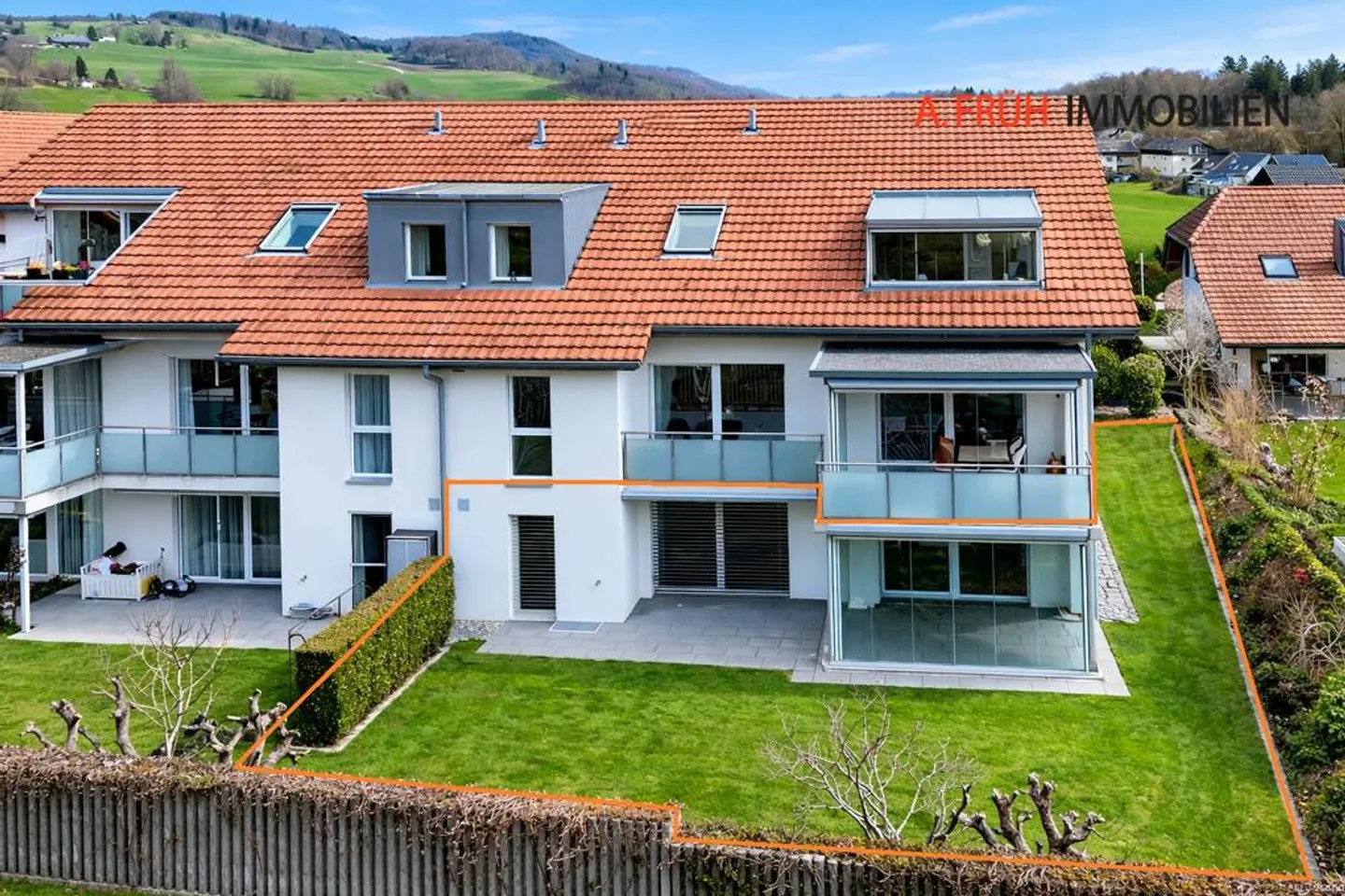 L'oasis verte rencontre la maison de rêve avec jardin d'hiver - Photo 1 sur 11