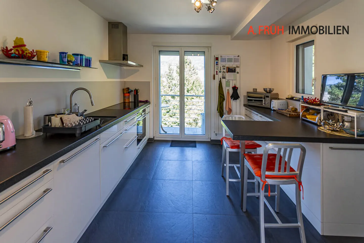 Une oasis privée avec beaucoup d'espace et une vue magnifique - Photo 4 sur 13