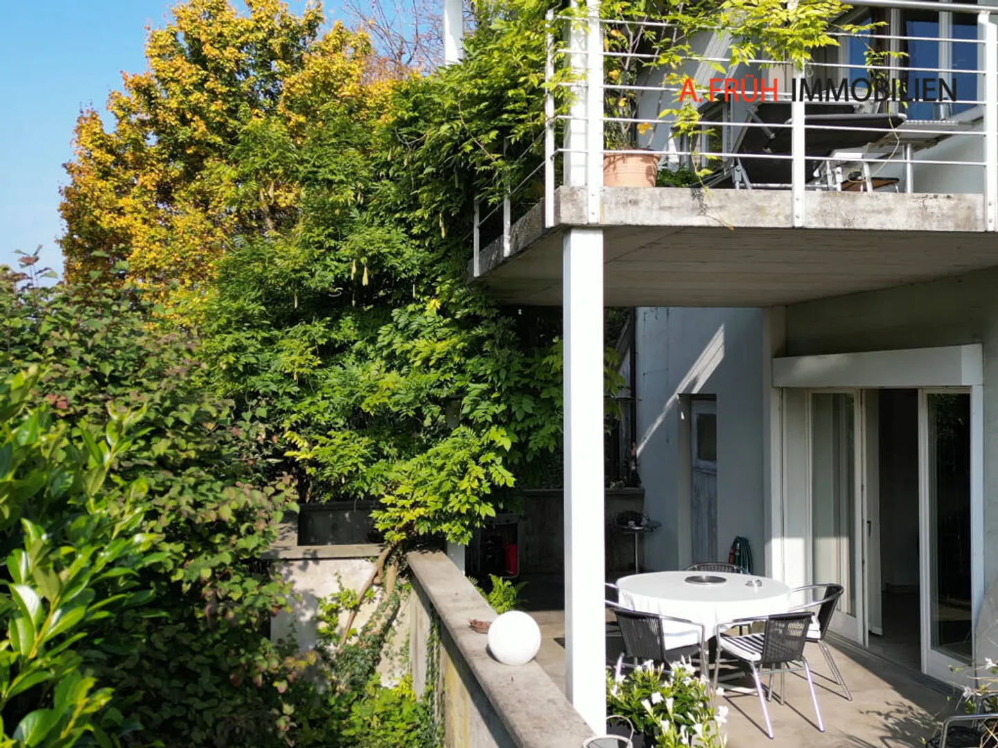 Maison multifamiliale polyvalente - Photo 2 sur 13