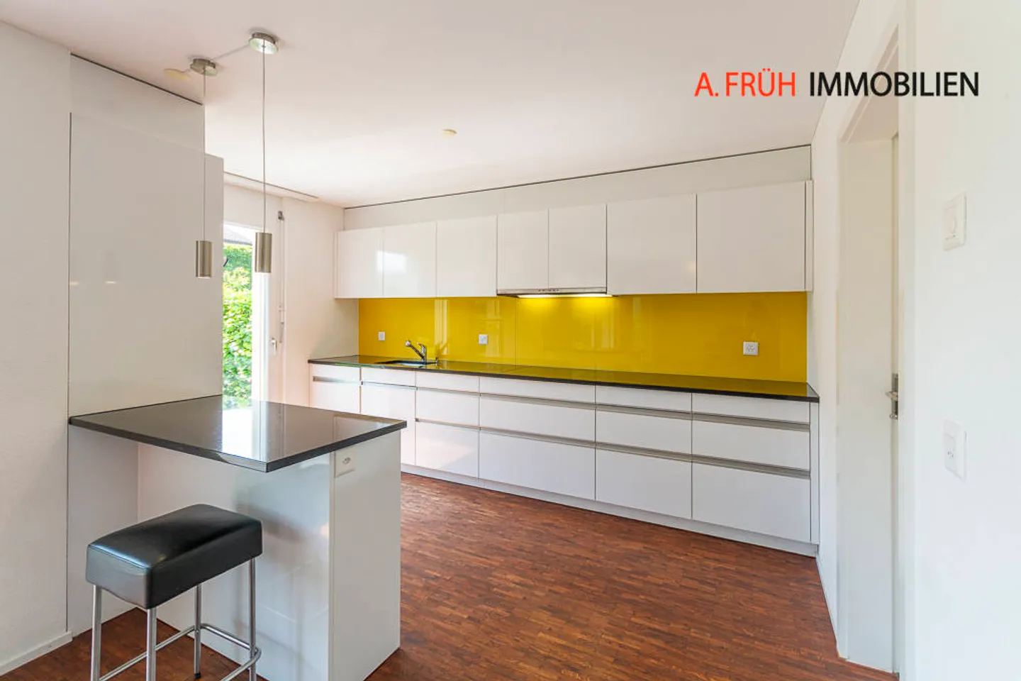 Ground-level garden apartment with comfort perfect for old age - Photo 3 of 13