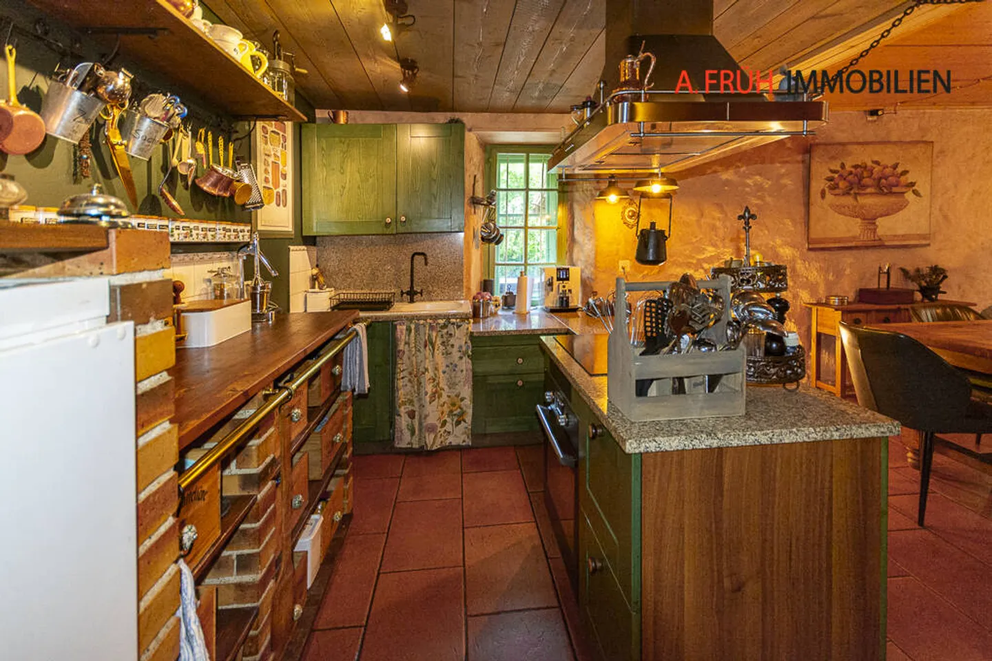 Historical Maisonette with Idyllic Garden and Charm - Photo 5 of 13
