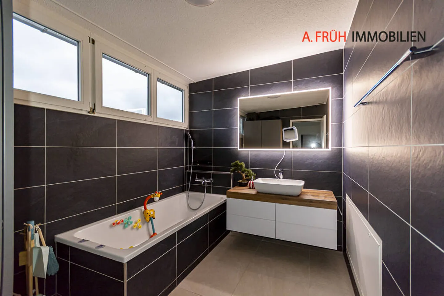 Appartamento duplex con stile: Concetto abitativo moderno e balconi soleggiati - Foto 10 di 11