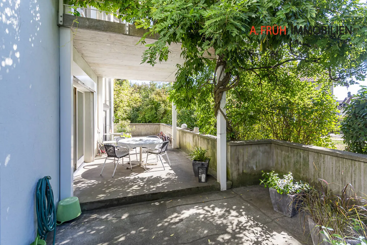 Mehrfamilienhaus mit Weitblick und architektonischem Charme - Photo 4 of 13