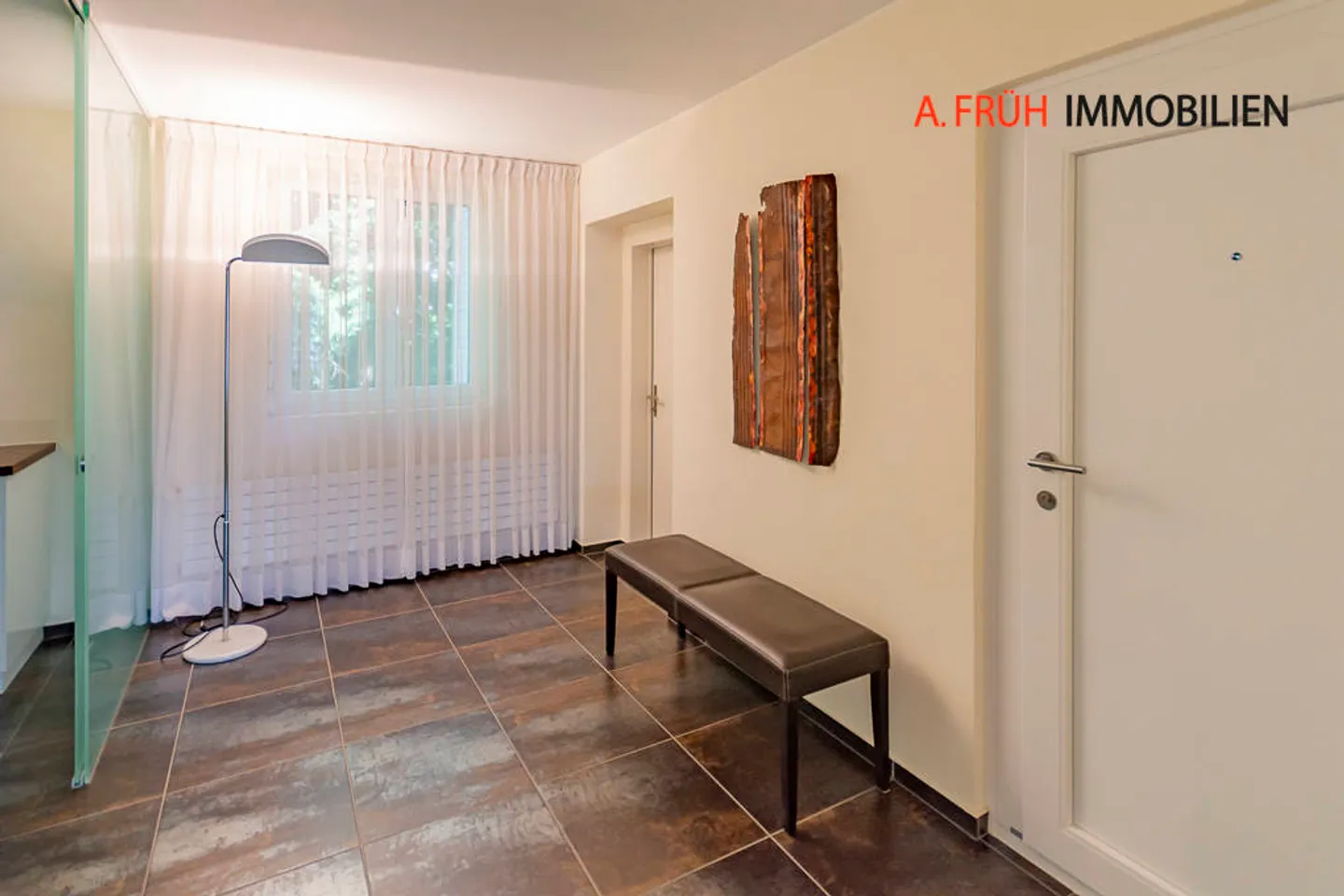 Exclusive 9-room maisonette apartment with large studio - Photo 5 of 13