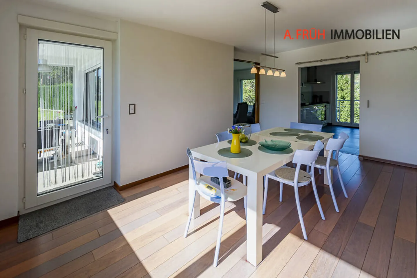Une oasis privée avec beaucoup d'espace et une vue magnifique - Photo 3 sur 13