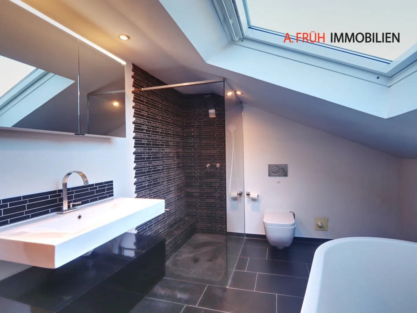 Two apartments, one home: Generational house near the Aare - Photo 6 of 13