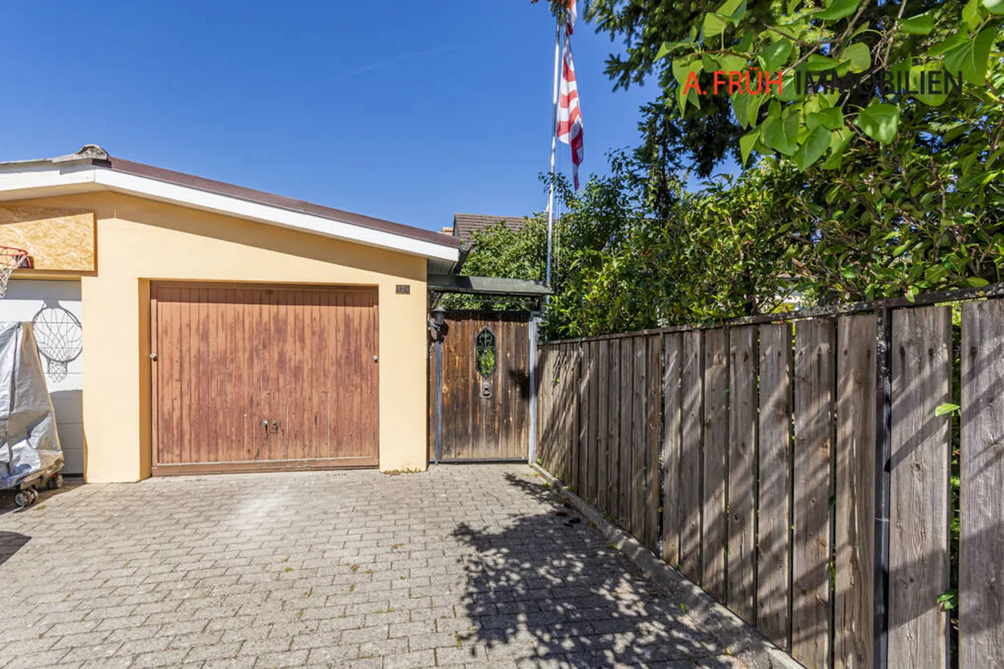Charming Duplex with Winter Garden - Photo 10 of 11