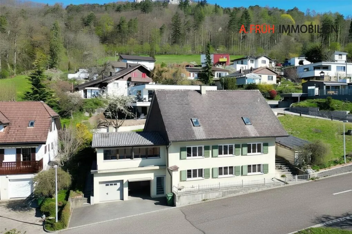 Deux unités résidentielles avec potentiel de développement et vue sur les Alpes - Photo 1 sur 11
