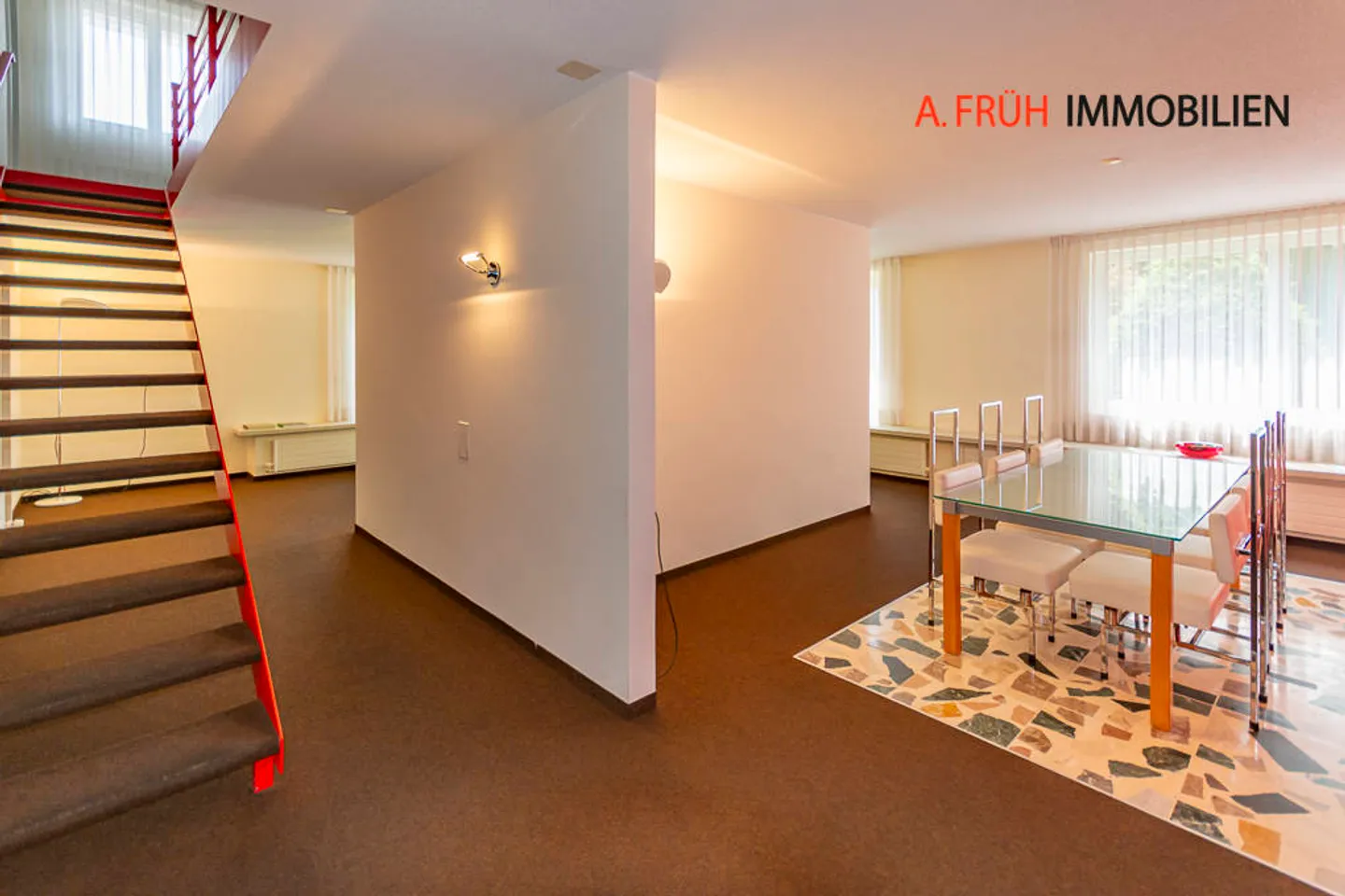 Exclusive 9-room maisonette apartment with large studio - Photo 4 of 13