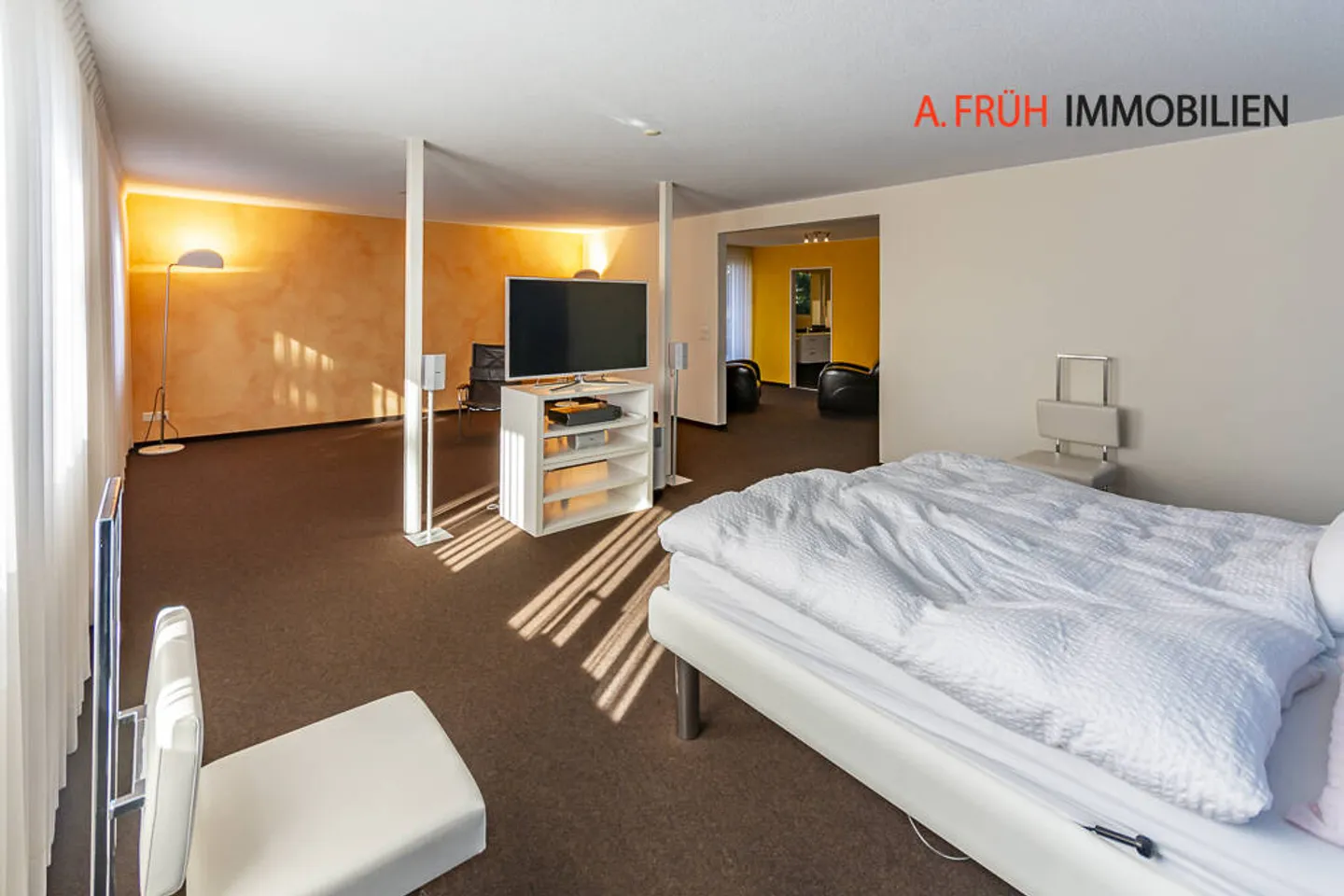 Elegant apartment with plenty of space, garage, and charming terrace by the stream - Photo 8 of 13