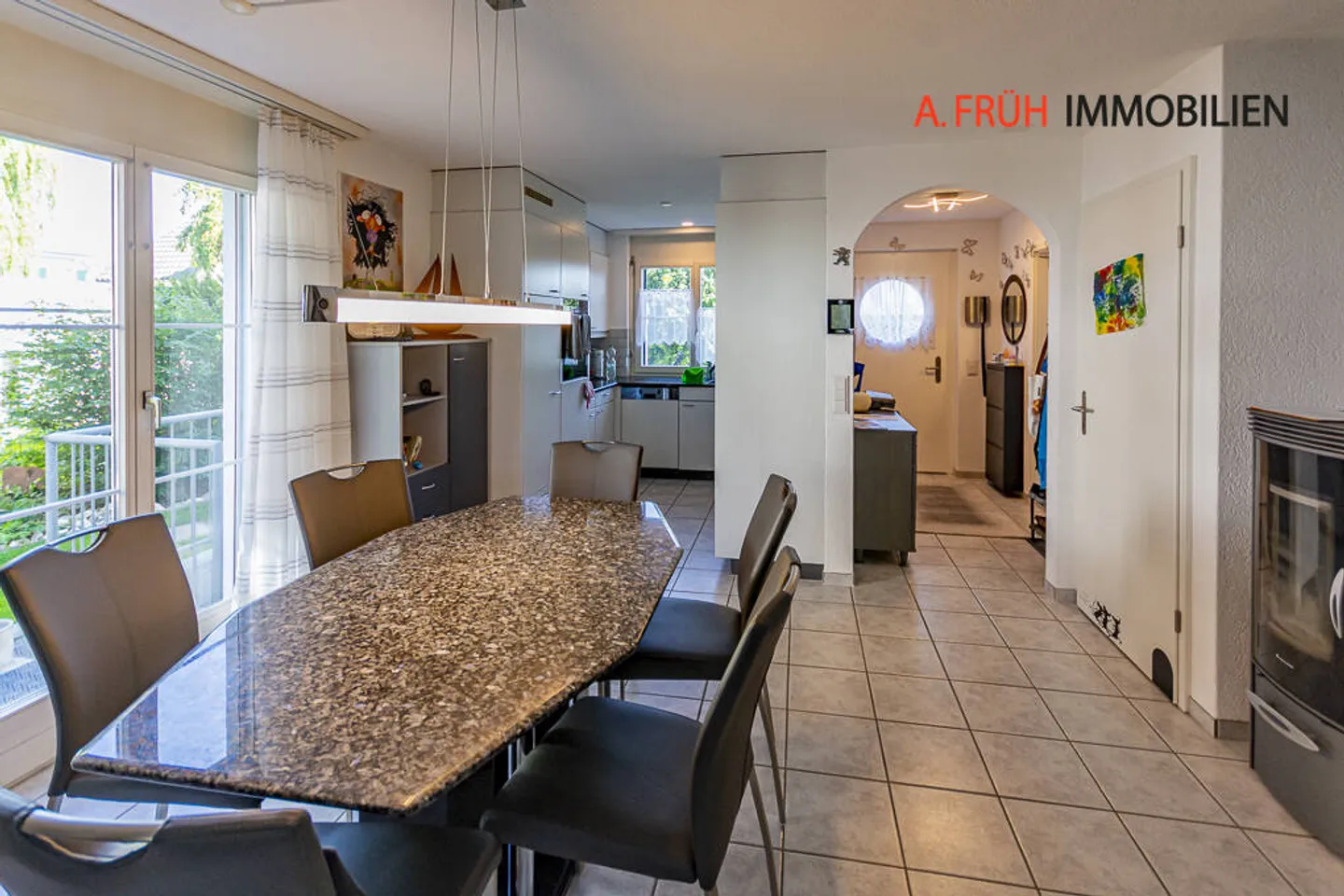 Incantevole casa a schiera con giardino idilliaco e molto comfort abitativo - Foto 2 di 13