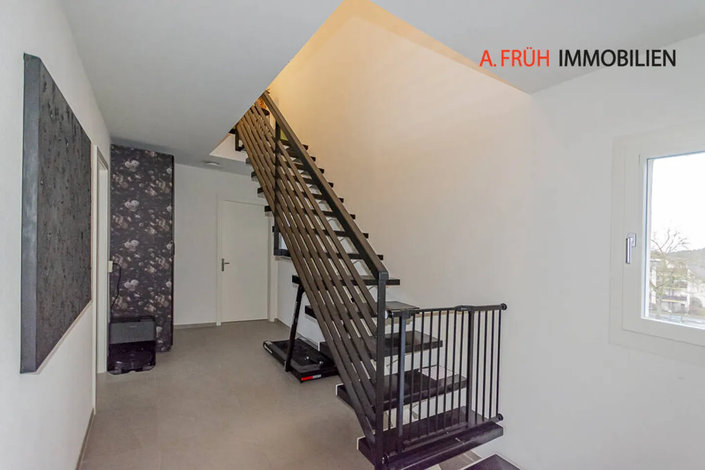 Appartamento duplex con stile: Concetto abitativo moderno e balconi soleggiati - Foto 7 di 11