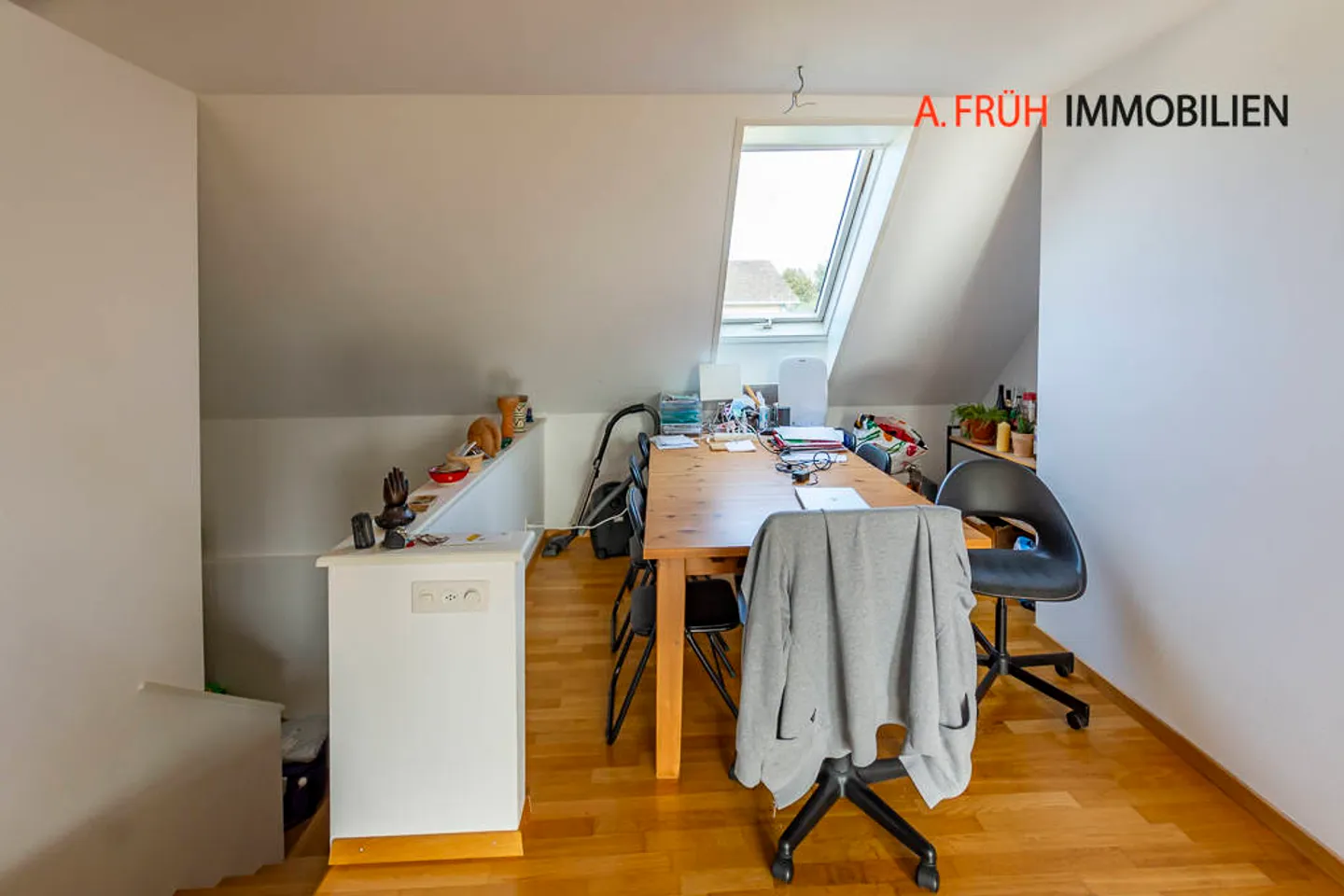 Multi-family house with charm and potential at the foot of the Jura - Photo 3 of 13