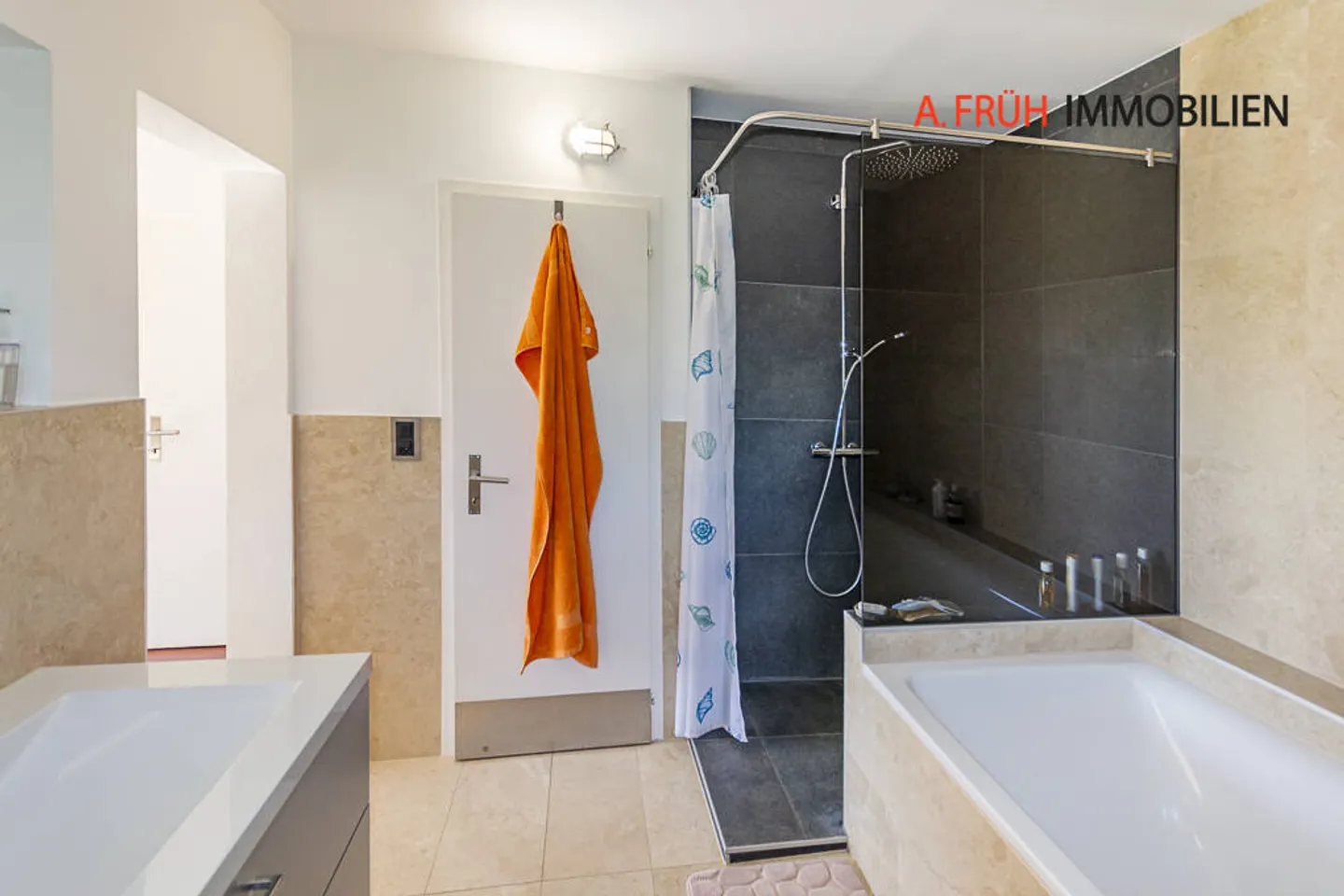 Une oasis privée avec beaucoup d'espace et une vue magnifique - Photo 8 sur 13