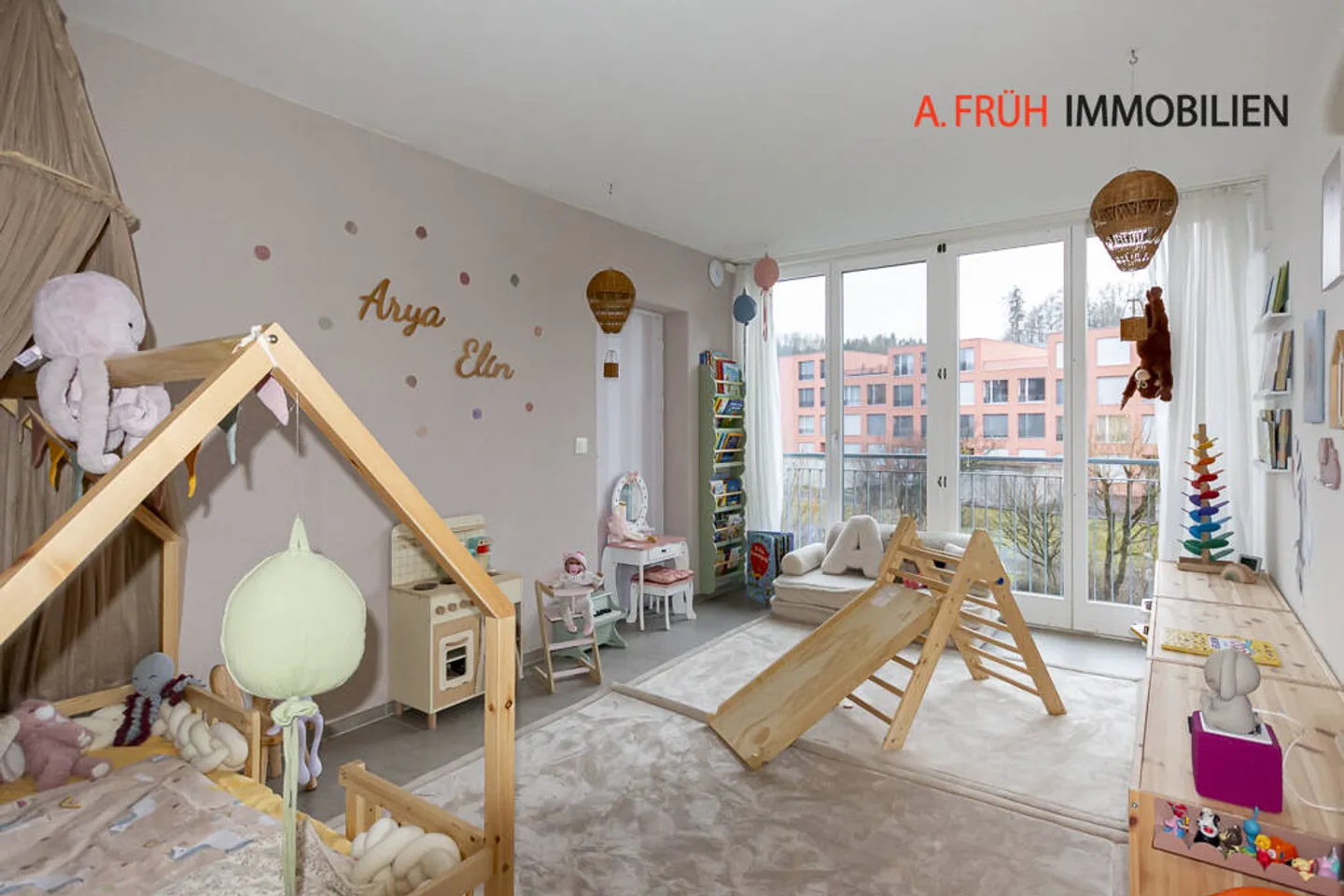 Appartamento duplex con stile: Concetto abitativo moderno e balconi soleggiati - Foto 9 di 11