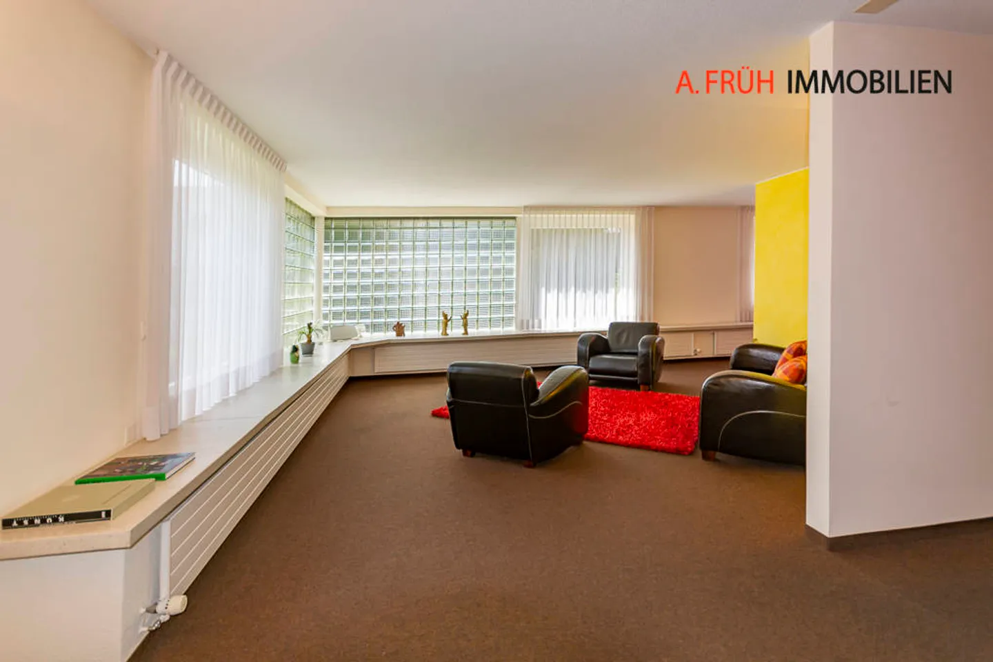 Exclusive 9-room maisonette apartment with large studio - Photo 1 of 13