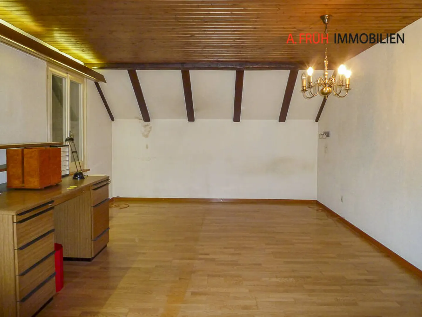 Two-family house with potential for comprehensive renovation - Photo 3 of 7