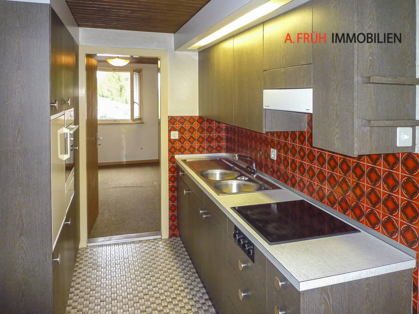 Two-family house with potential for comprehensive renovation - Photo 4 of 7
