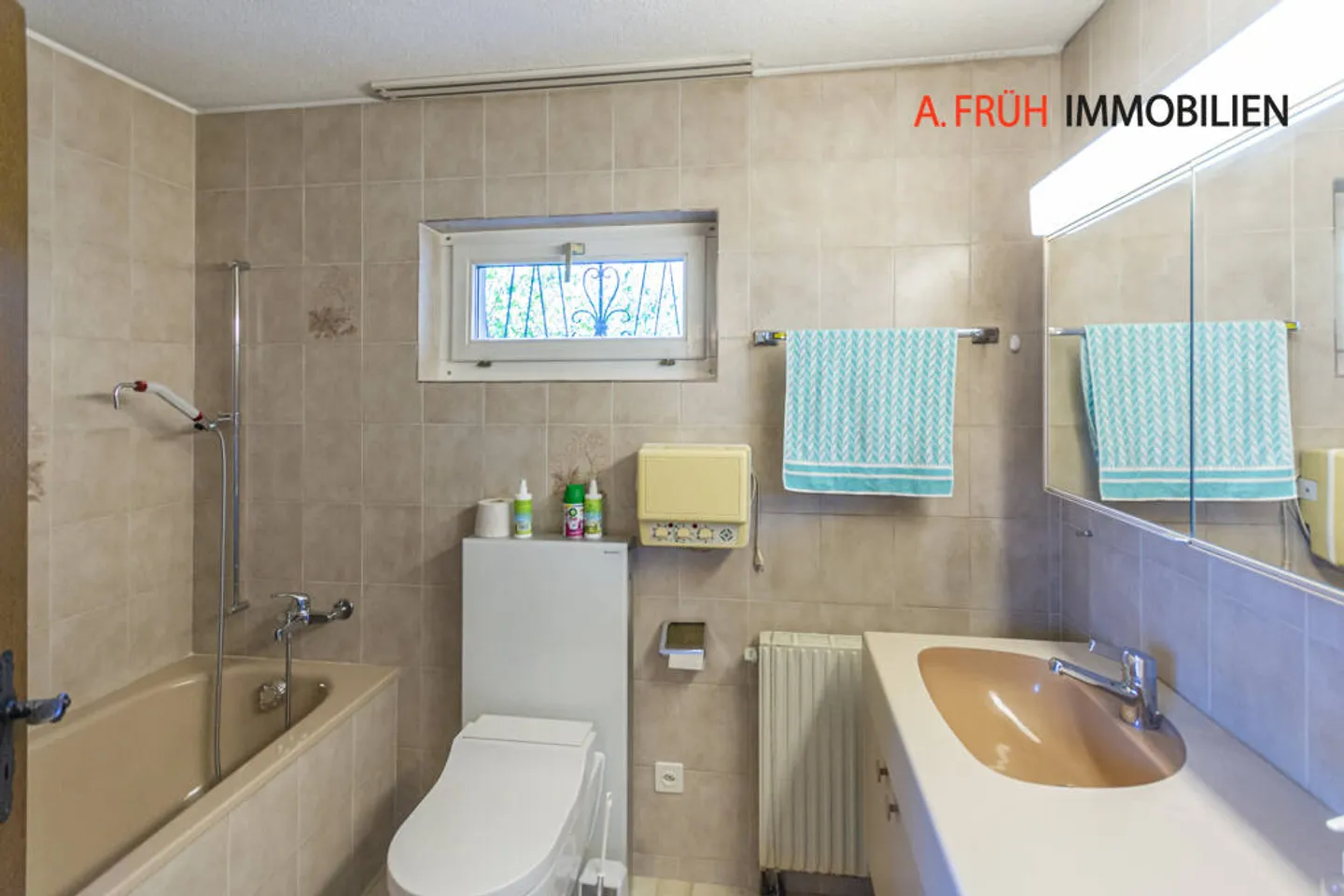 Charming Duplex with Winter Garden - Photo 7 of 11