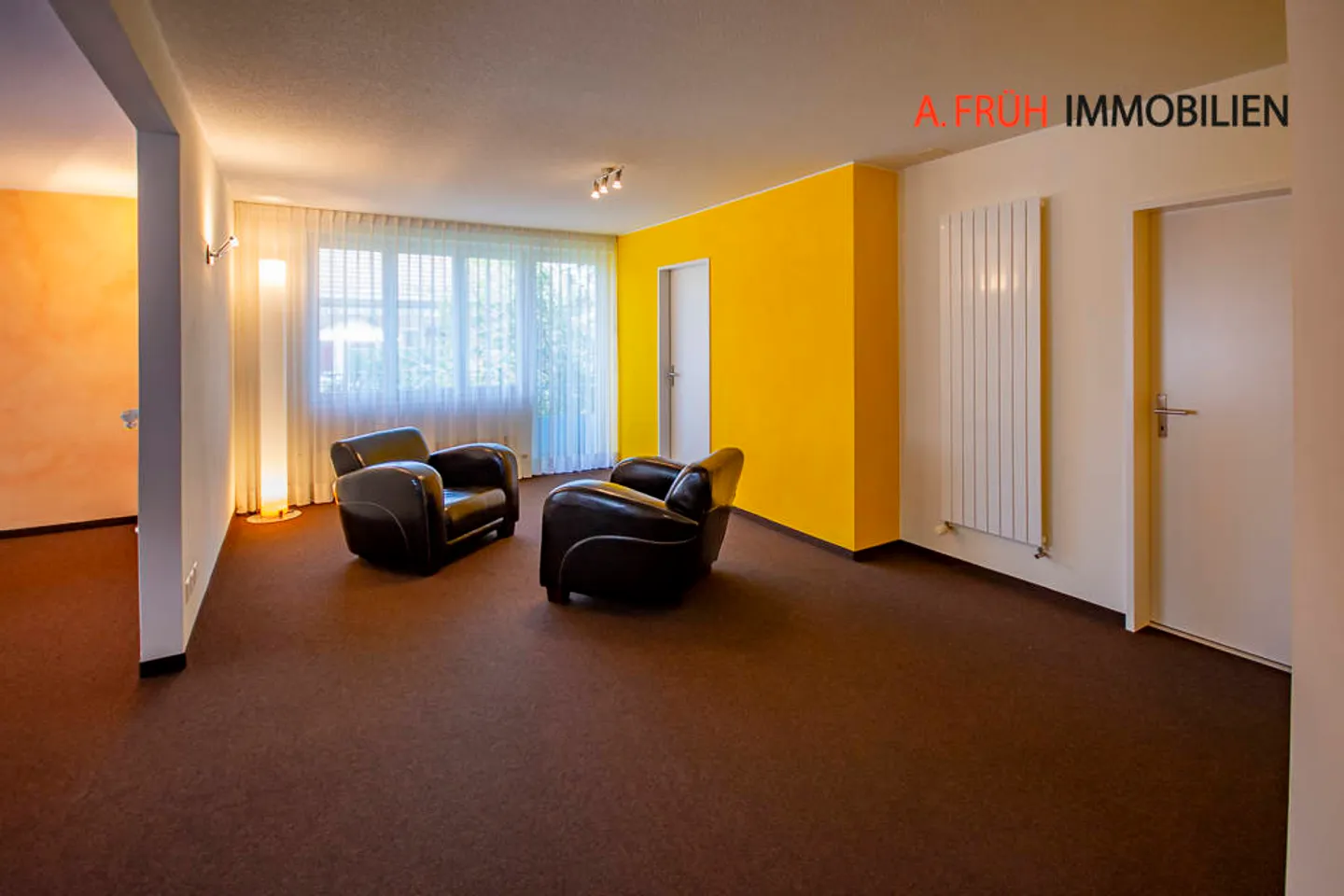 Exclusive 9-room maisonette apartment with large studio - Photo 9 of 13