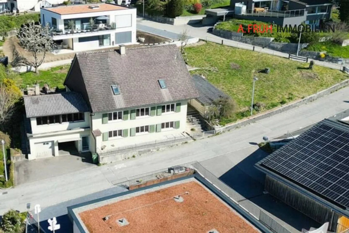 Deux unités résidentielles avec potentiel de développement et vue sur les Alpes - Photo 2 sur 11