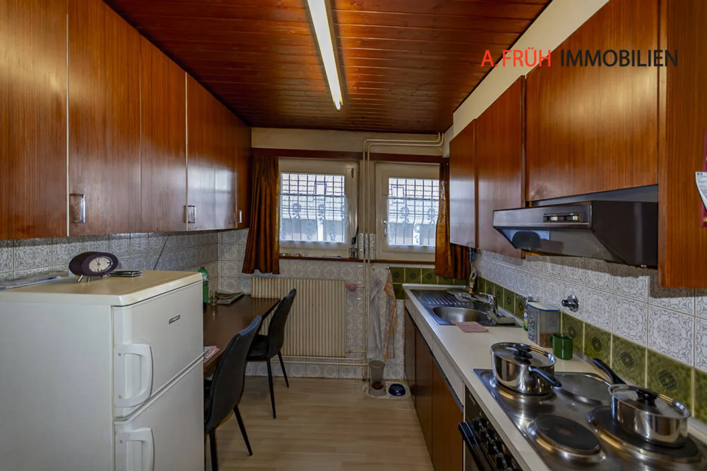 Solid two-family house in a quiet, preferred residential area - Photo 6 of 10