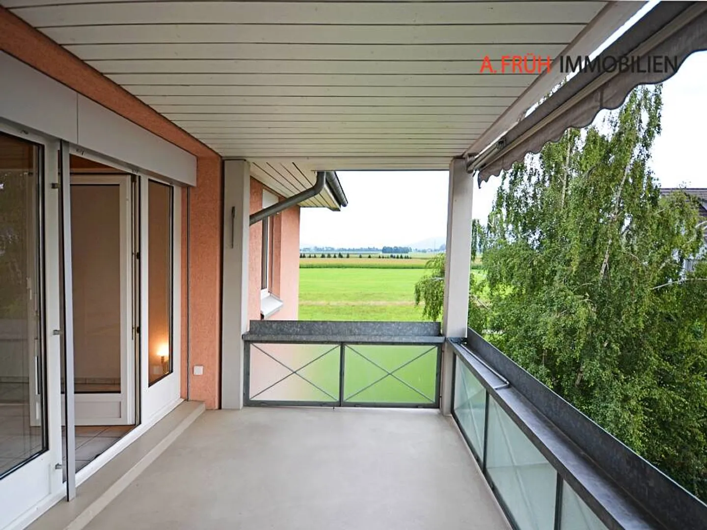 Charming 4.5-room maisonette attic with fireplace and balcony overlooking greenery - Photo 8 of 13