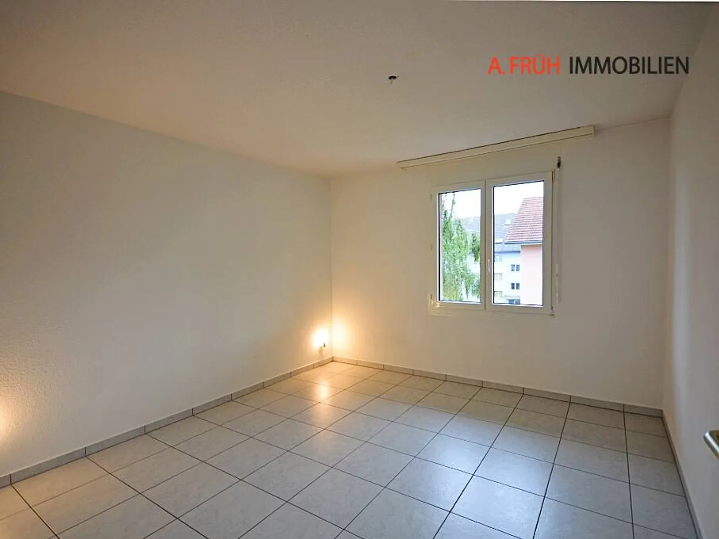 Charming 4.5-room maisonette attic with fireplace and balcony overlooking greenery - Photo 6 of 13