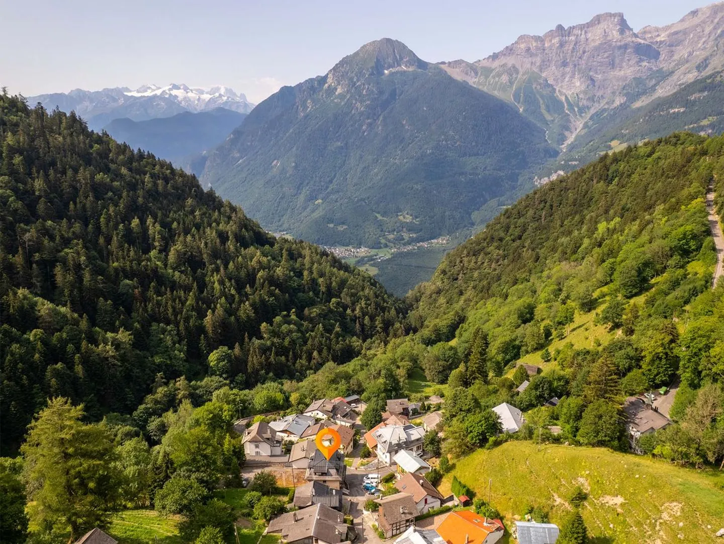 Appartement dans les combles au coeur des montagnes, à quelques minutes de Lavey-les-Bains - Foto 2 di 13