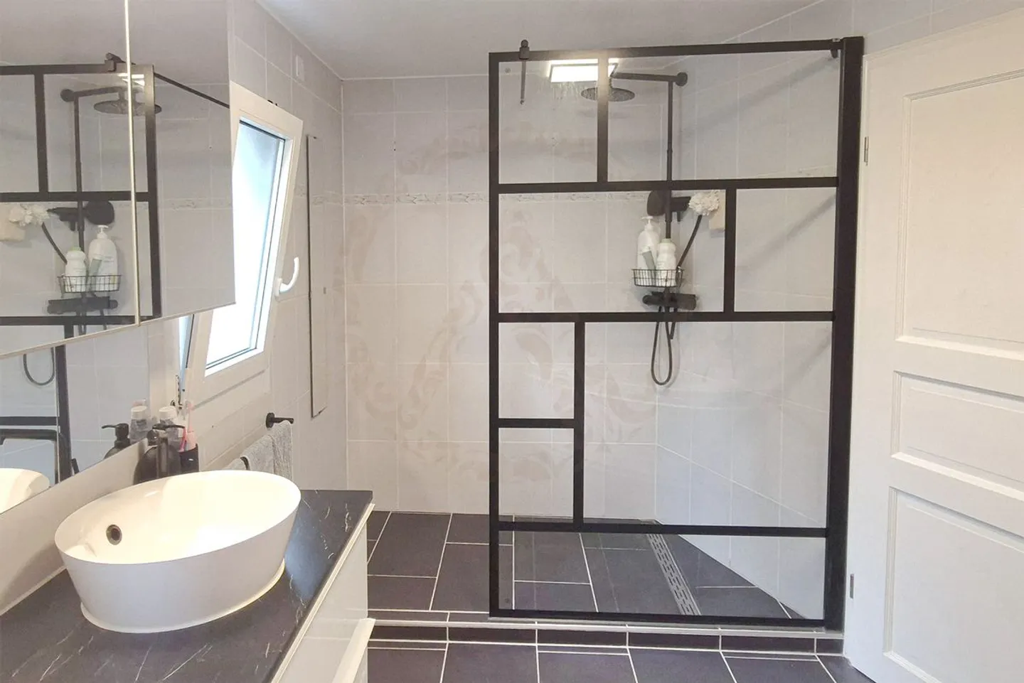 Ground floor apartment, fully renovated in an old mill, with a huge garden - Photo 11 of 13