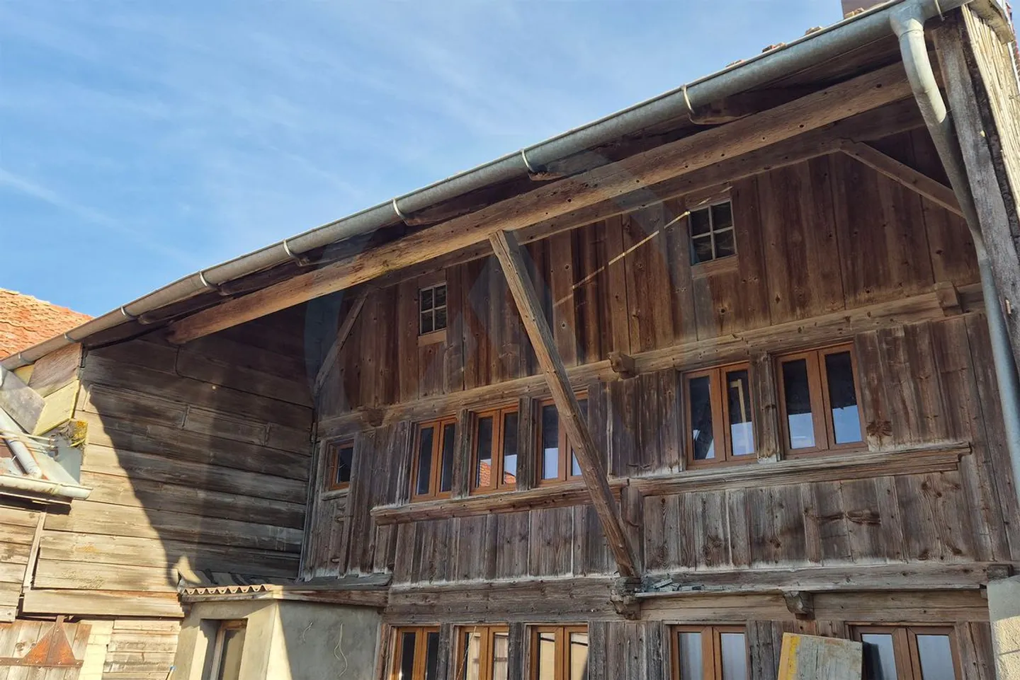 VAULRUZ - Large farm from 1852 to renovate, with exceptional volumes - Photo 11 of 13