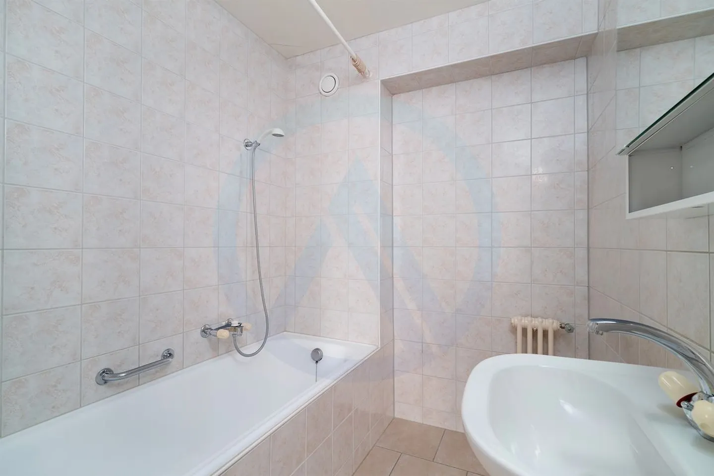 Large 2nd floor apartment in Villars Tiercelin - Photo 8 of 13