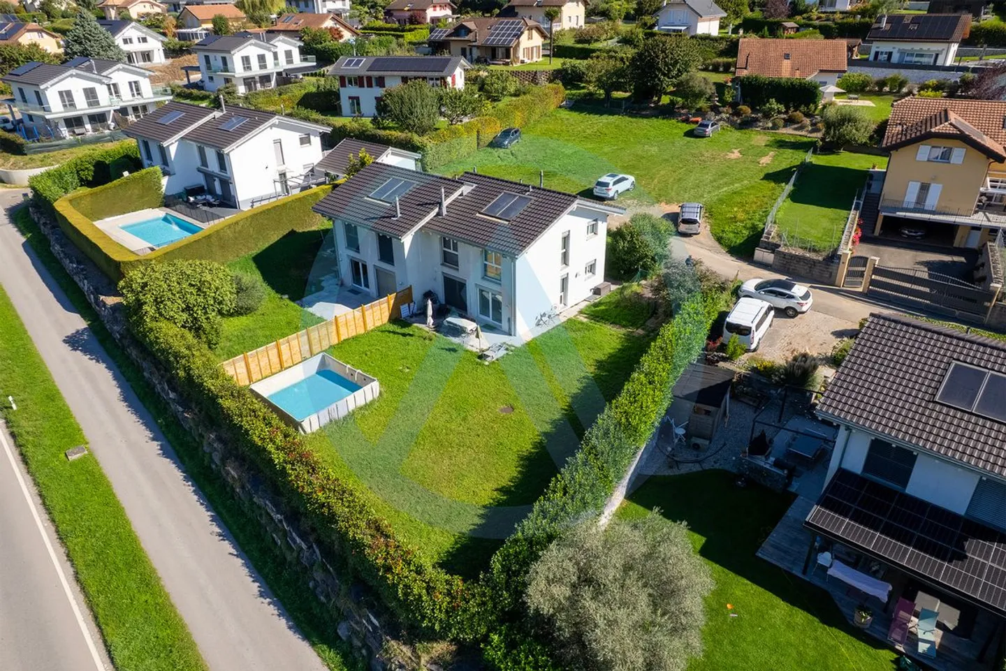 Bella villa bifamiliare a Ollon con grande giardino pianeggiante e vista sulle Dents-du-Midi - Foto 1 di 13