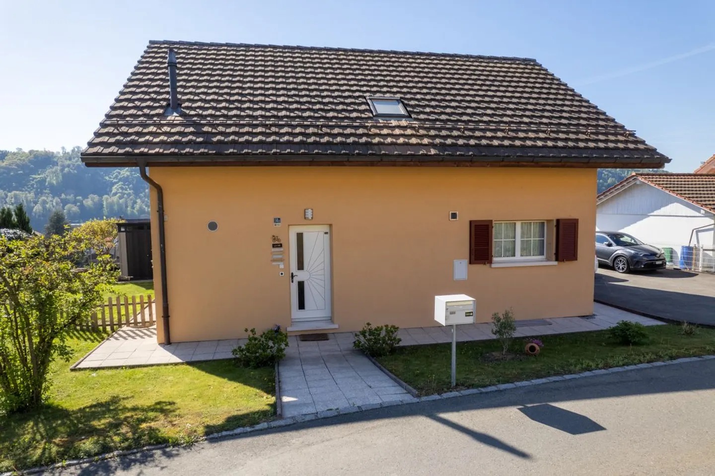 Ideal 5.5-room villa with garden for a family wishing to be happy! - Photo 2 of 13